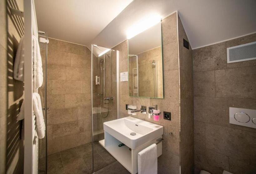 ペンション Rössli Tufertschwil