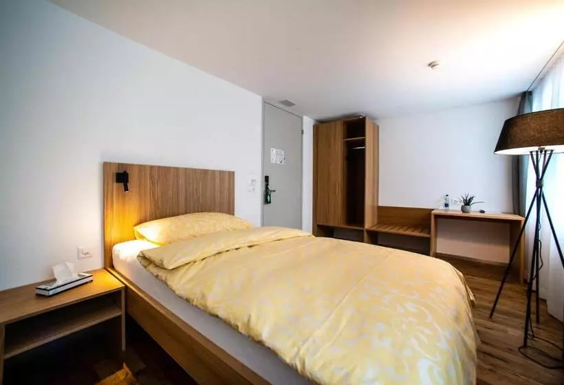 ペンション Rössli Tufertschwil