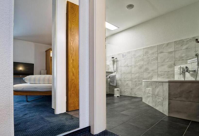 ペンション Rössli Tufertschwil