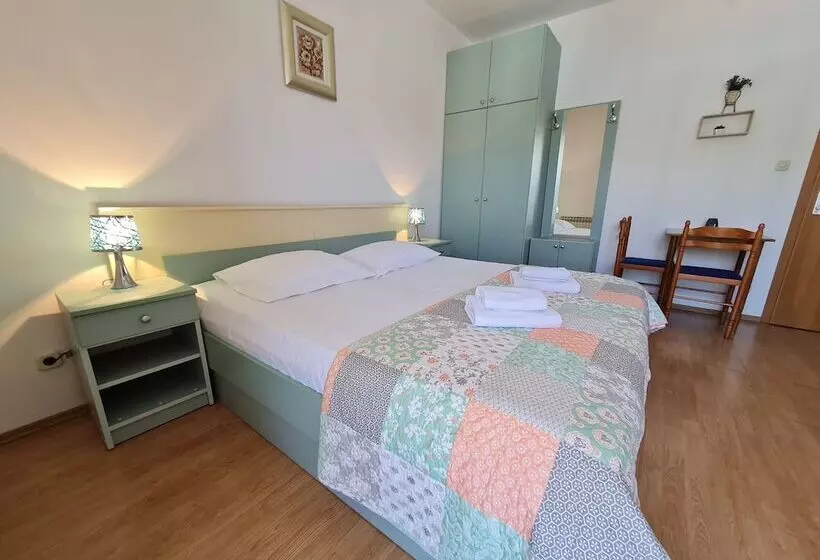 Rooms And Apartments Porat