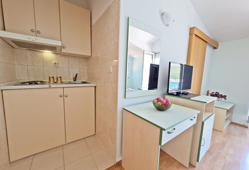 Rooms And Apartments Porat