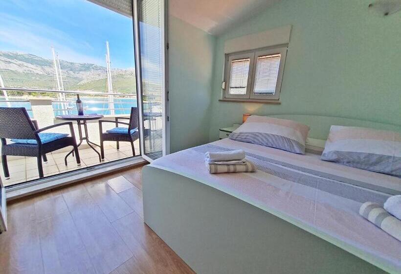 Rooms And Apartments Porat