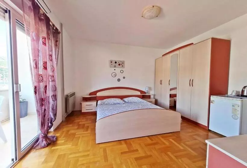 Rooms And Apartments Porat