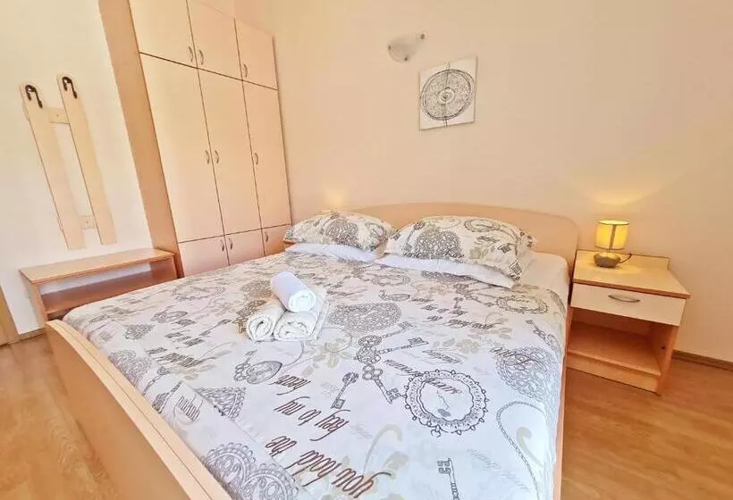 Rooms And Apartments Porat