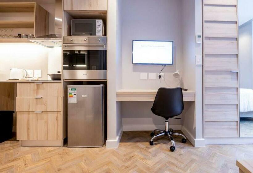 Alimama Spaces: The Rob S Foreshore Place