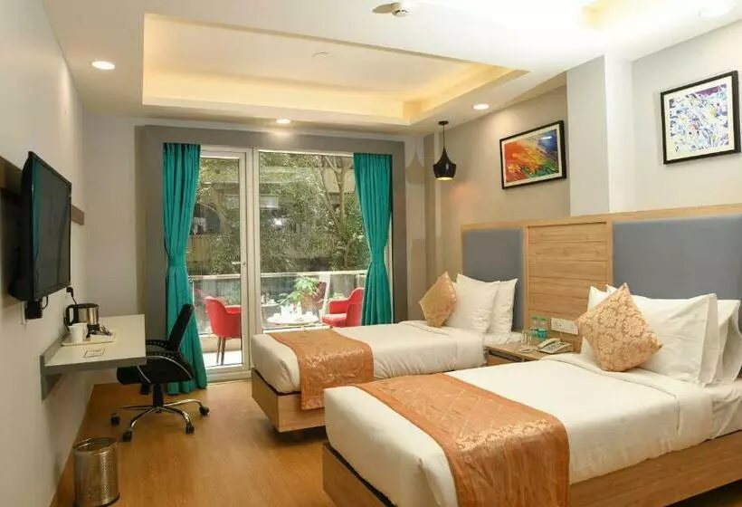 Inde Hotel Golf Course Extension, Gurgaon