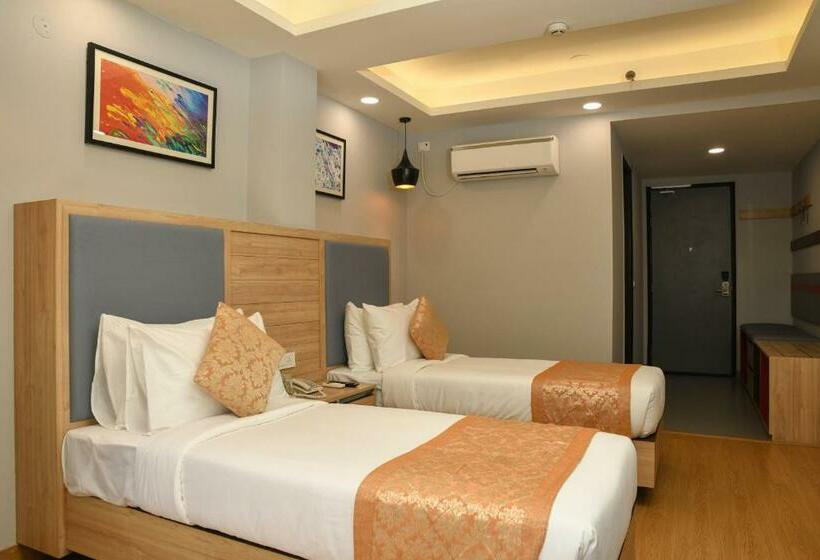 Inde Hotel Golf Course Extension, Gurgaon