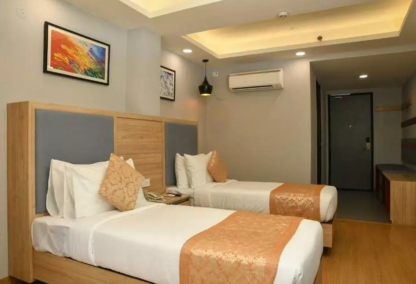 Inde Hotel Golf Course Extension, Gurgaon