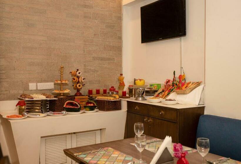 Inde Hotel Golf Course Extension, Gurgaon