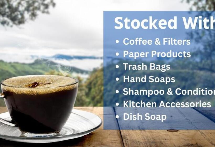 Hottub, Firepit, Grill, Deck, Playset & Wifi