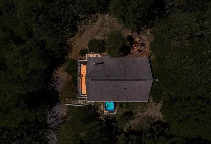 Hottub, Firepit, Grill, Deck, Playset & Wifi