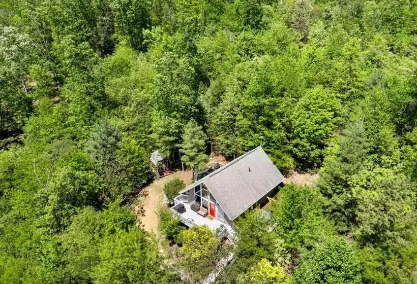 Hottub, Firepit, Grill, Deck, Playset & Wifi
