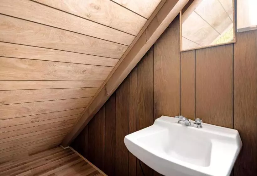 Hottub, Firepit, Grill, Deck, Playset & Wifi