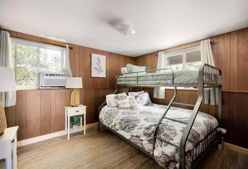 Hottub, Firepit, Grill, Deck, Playset & Wifi