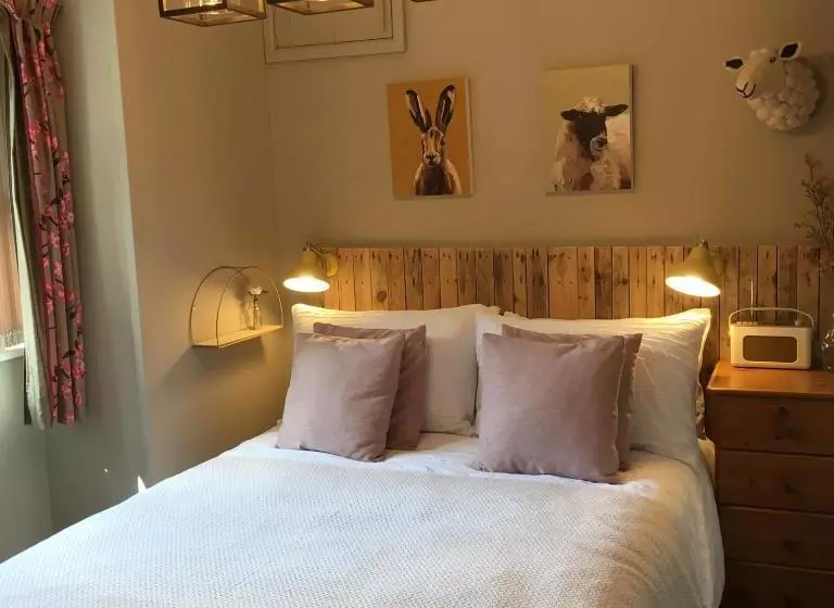 Romantic, Secluded Cottage In Cardinham Woods, Cornwall