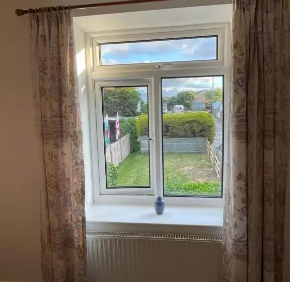 Port Mulgrave Cosy Cottage