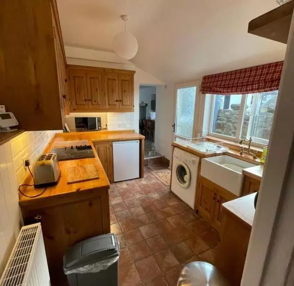 Port Mulgrave Cosy Cottage
