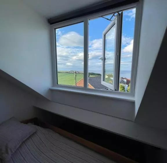 Port Mulgrave Cosy Cottage