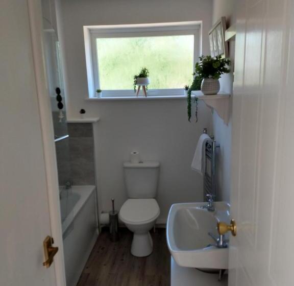 Stamford Redcot Gardens Stylish 2 Bed Family Town House With Parking