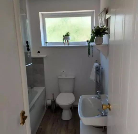 Stamford Redcot Gardens Stylish 2 Bed Family Town House With Parking