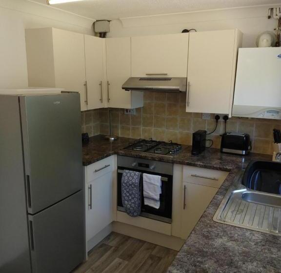 Stamford Redcot Gardens Stylish 2 Bed Family Town House With Parking