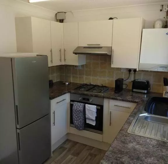 Stamford Redcot Gardens Stylish 2 Bed Family Town House With Parking