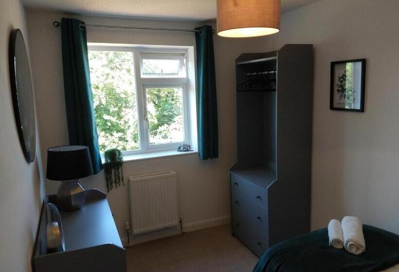 Stamford Redcot Gardens Stylish 2 Bed Family Town House With Parking