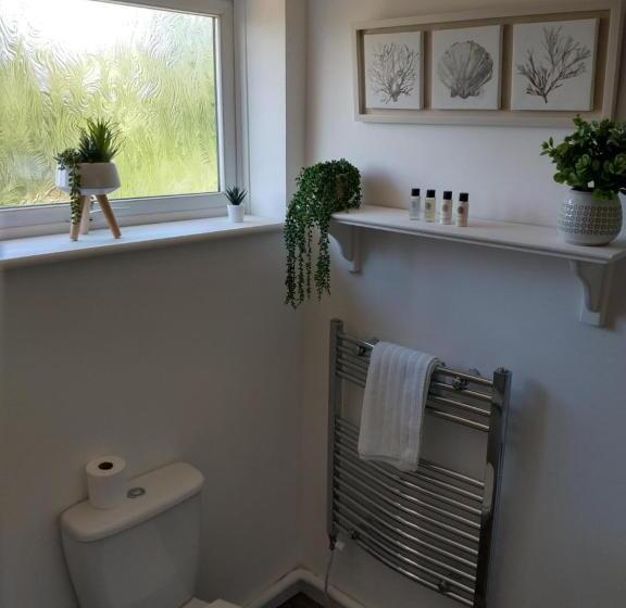 Stamford Redcot Gardens Stylish 2 Bed Family Town House With Parking