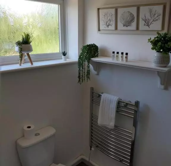 Stamford Redcot Gardens Stylish 2 Bed Family Town House With Parking