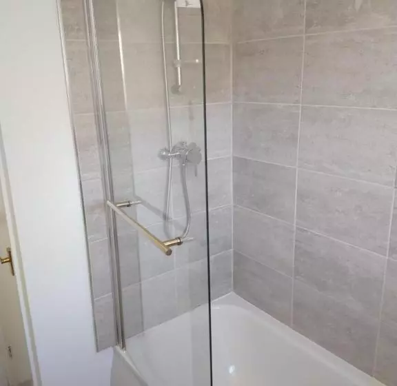 Stamford Redcot Gardens Stylish 2 Bed Family Town House With Parking