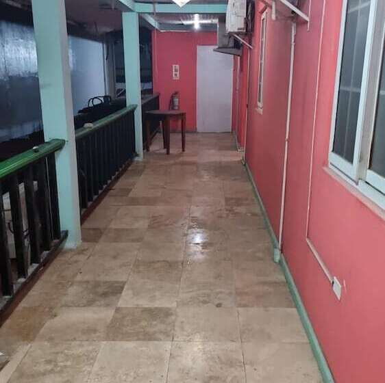 فندق صغير Twin Fin Plaza