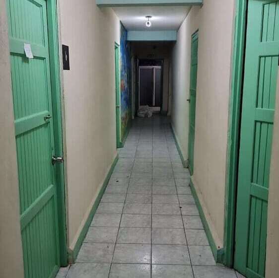 فندق صغير Twin Fin Plaza