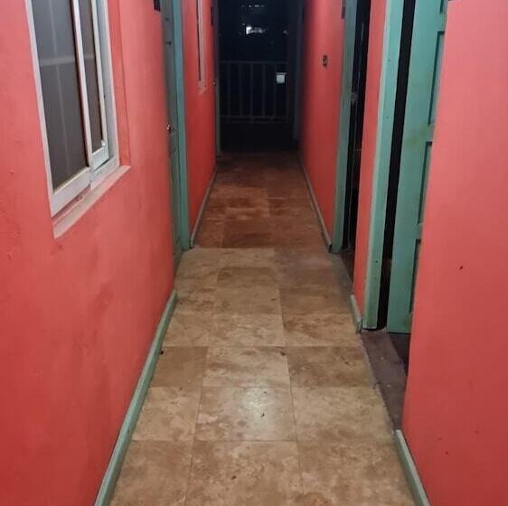 فندق صغير Twin Fin Plaza