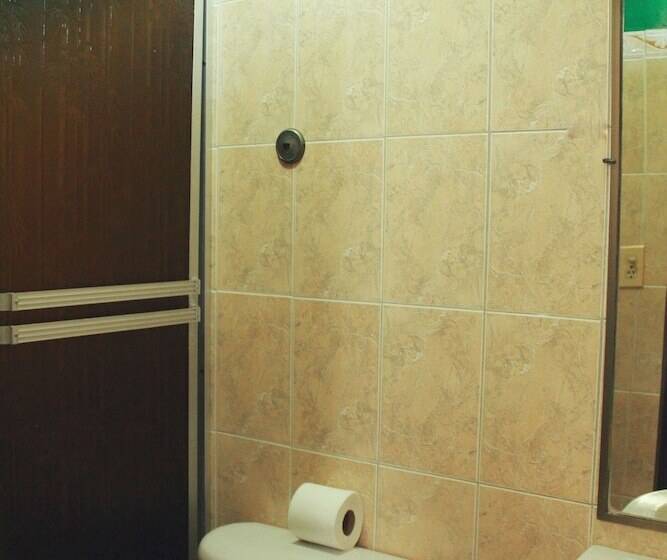 فندق صغير Twin Fin Plaza