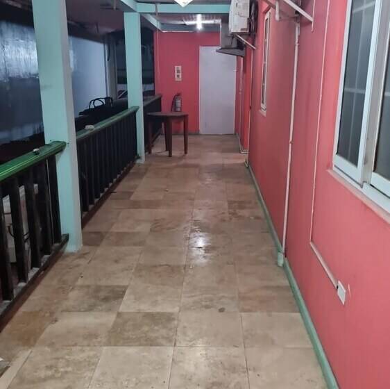 فندق صغير Twin Fin Plaza