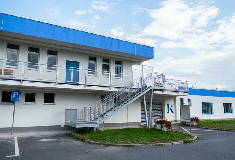 ユースホステル Ubytovna A Cykloubytovna Koupaliště Kadaň