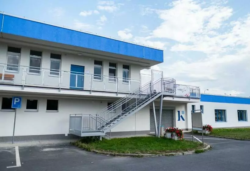 هاستل Ubytovna A Cykloubytovna Koupaliště Kadaň