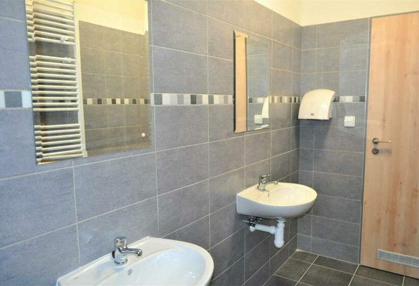 ユースホステル Ubytovna A Cykloubytovna Koupaliště Kadaň