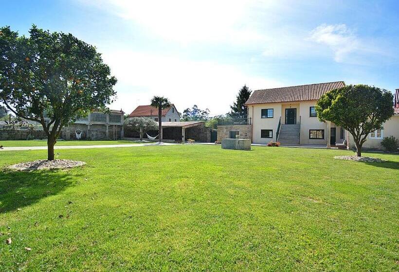 Galihost   Casa Con Enorme Jardín En Cambados
