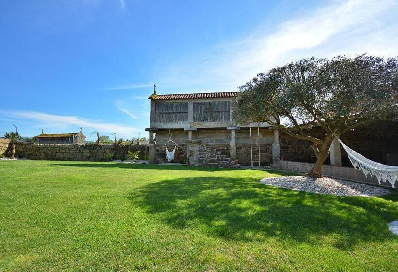 Galihost   Casa Con Enorme Jardín En Cambados