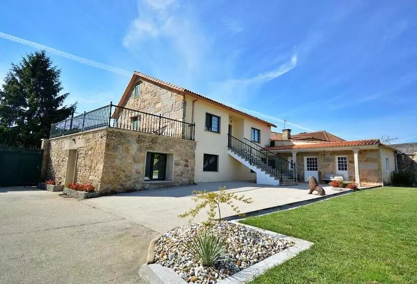 Galihost   Casa Con Enorme Jardín En Cambados