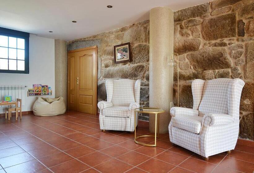 Galihost   Casa Con Enorme Jardín En Cambados