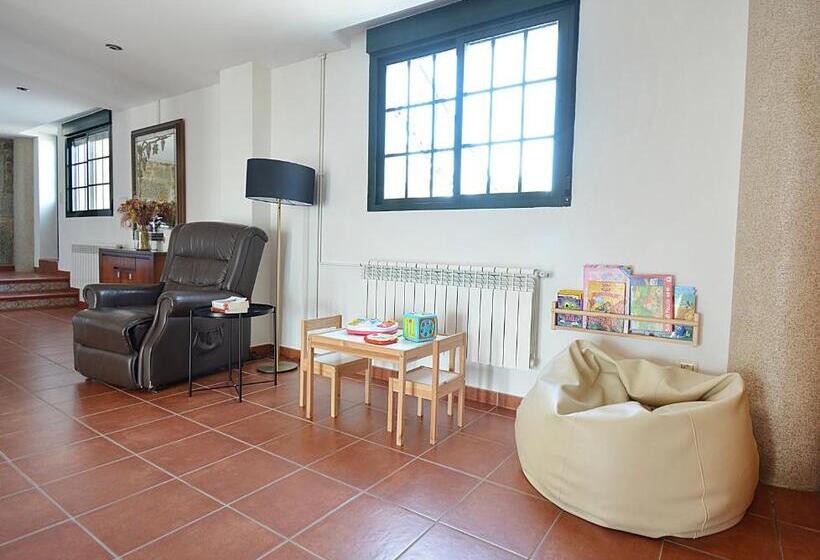 Galihost   Casa Con Enorme Jardín En Cambados