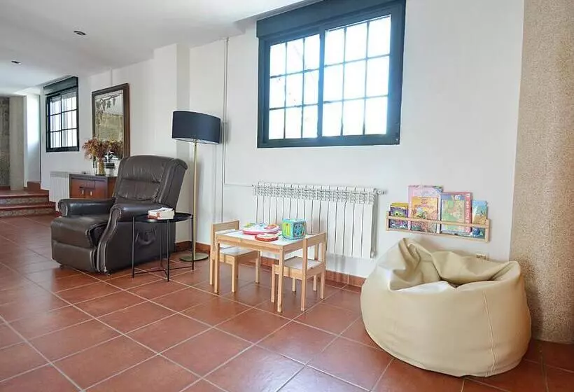 Galihost   Casa Con Enorme Jardín En Cambados
