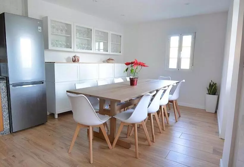 Galihost   Casa Con Enorme Jardín En Cambados