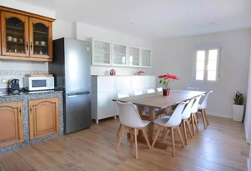 Galihost   Casa Con Enorme Jardín En Cambados