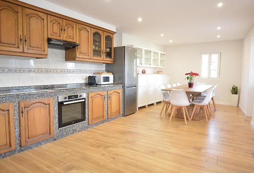 Galihost   Casa Con Enorme Jardín En Cambados