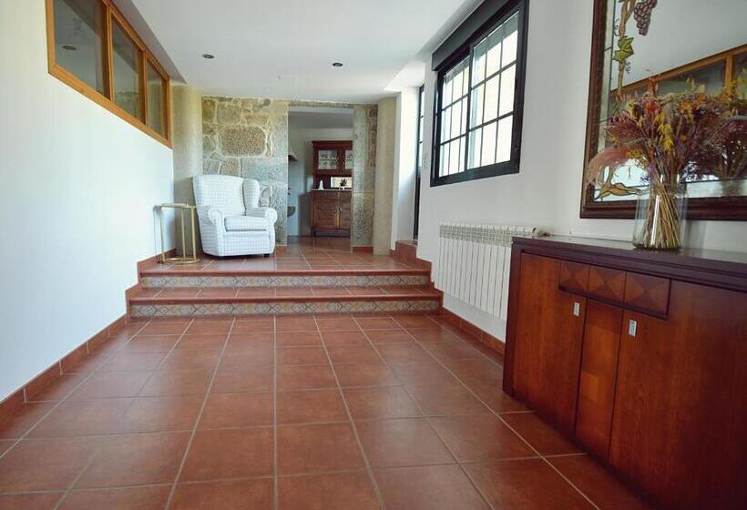 Galihost   Casa Con Enorme Jardín En Cambados