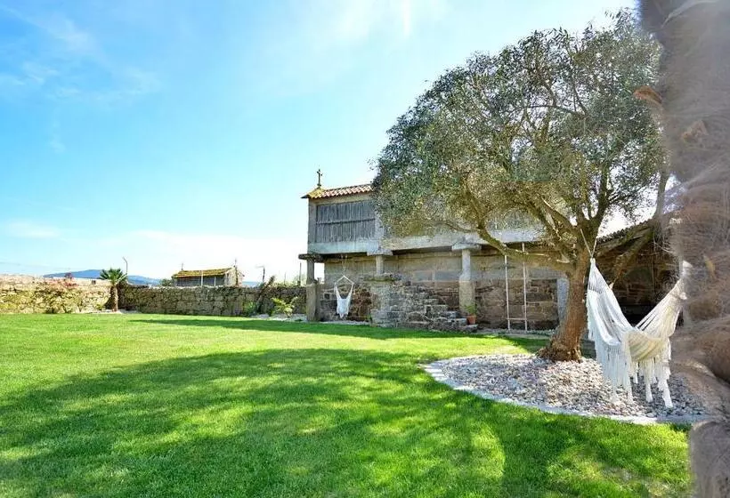Galihost   Casa Con Enorme Jardín En Cambados