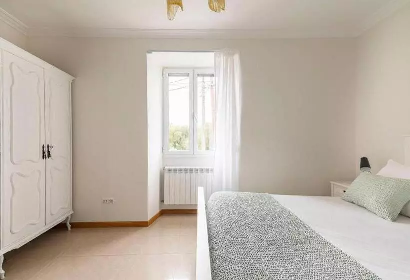 Galihost   Casa Con Enorme Jardín En Cambados